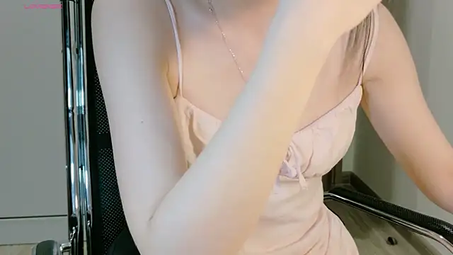 Snapshot of Ryeon_99 chatting on 6, 4, 2026 Ryeon 99 online show from 6, 4, 2026