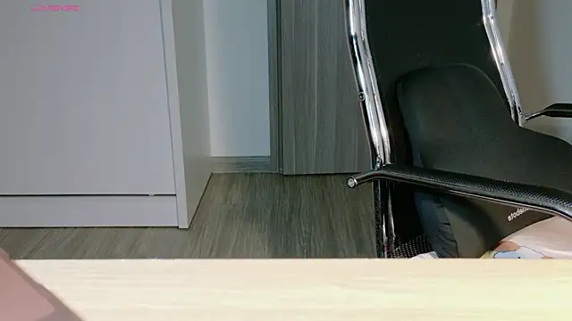 Snapshot of Ryeon_99 chatting on 7, 4, 2026 Ryeon 99 online show from 7, 4, 2026