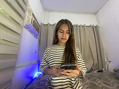 Snapshot of serpenthena_goddess chatting on 24, 10, 2025 serpenthena goddess online show from 24, 10, 2025