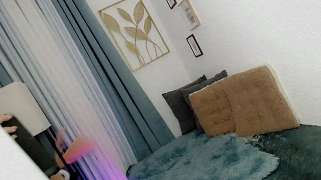 Snapshot of PrettyBlythes_TS chatting on 8, 4, 2026 PrettyBlythes TS online show from 8, 4, 2026