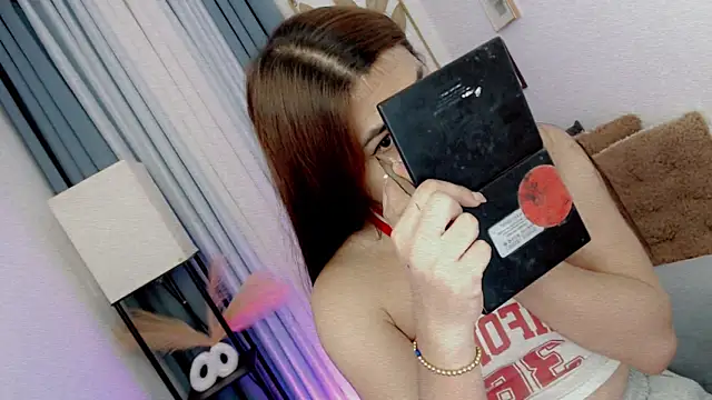 Snapshot of PrettyBlythes_TS chatting on 9, 4, 2026 PrettyBlythes TS online show from 9, 4, 2026