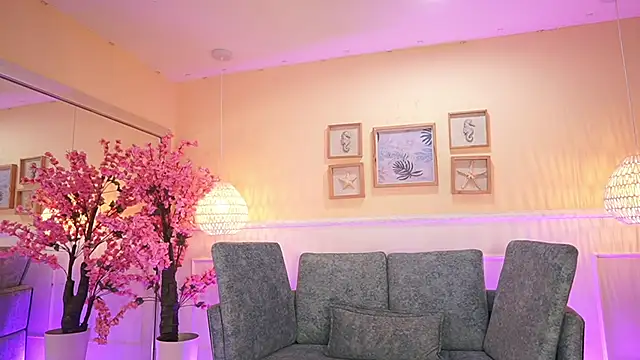 NicoleCrawft online show from 11, 11, 2025