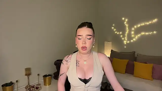 Snapshot of mistress_of_hearts chatting on 30, 6, 2026 mistress of hearts online show from 30, 6, 2026