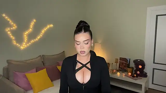 Snapshot of mistress_of_hearts chatting on 21, 7, 2026 mistress of hearts online show from 21, 7, 2026