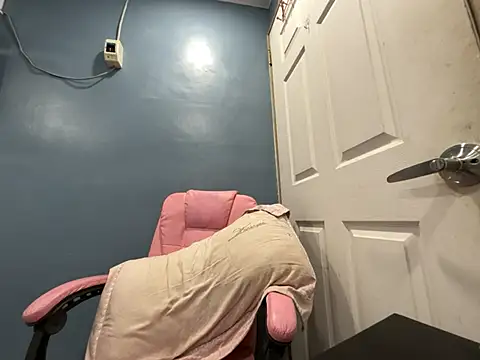 Snapshot of princess_janine chatting on 27, 3, 2026 princess janine online show from 27, 3, 2026