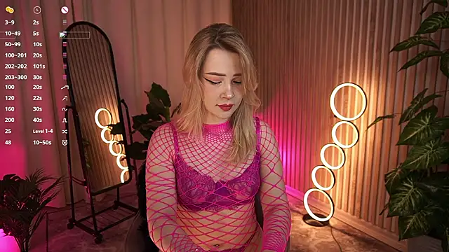 LauraWifeness online show from 19, 3, 2026