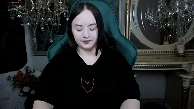 Snapshot of LaraBenson_ chatting on 29, 11, 2025 LaraBenson online show from 29, 11, 2025