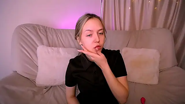 Snapshot of CindySparkl chatting on 10, 4, 2026 CindySparkl online show from 10, 4, 2026