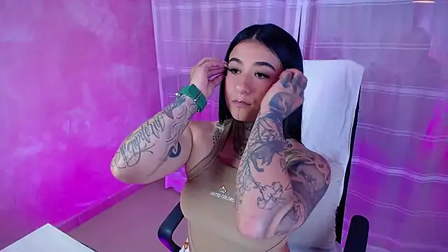 Adri Tatto  online show from 14, 10, 2025