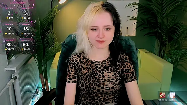 Snapshot of girl_next_doorr chatting on 28, 3, 2026 girl next doorr online show from 28, 3, 2026
