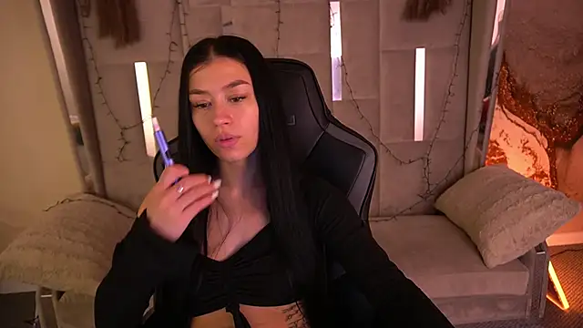 Snapshot of FataleNellie chatting on 13, 4, 2026 FataleNellie online show from 13, 4, 2026