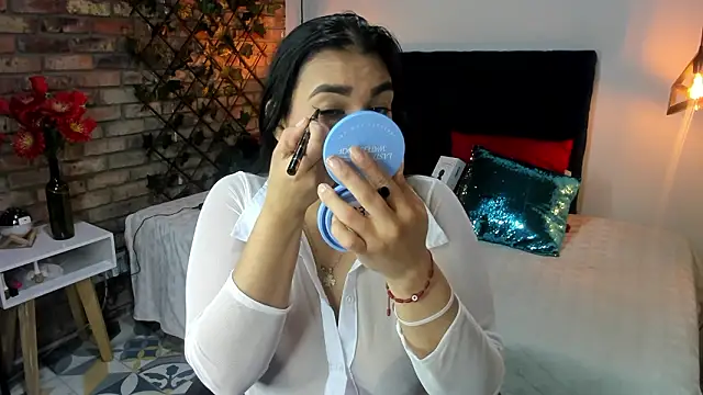 Lia Blake  online show from 13, 2, 2026