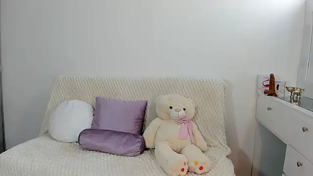 miaravel  online show from 18, 12, 2025