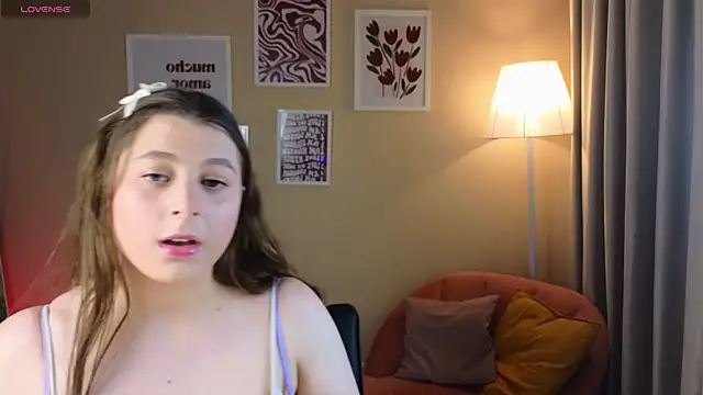 Snapshot of Queen_Michelle_ chatting on 8, 10, 2025 Queen Michelle online show from 8, 10, 2025