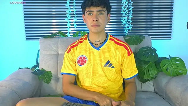 Snapshot of CamiiGuzmanX chatting on 17, 6, 2026 CamiiGuzmanX online show from 17, 6, 2026