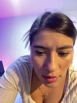 Snapshot of _Kloee_ chatting on 9, 10, 2025 Kloee online show from 9, 10, 2025