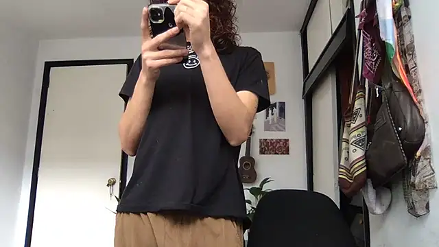 Snapshot of camille_delrey chatting on 2, 4, 2026 camille delrey online show from 2, 4, 2026