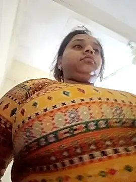 Snapshot of Hot_crety chatting on 12, 10, 2025 Hot crety online show from 12, 10, 2025