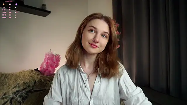 Snapshot of EasterBonney chatting on 5, 11, 2025 EasterBonney online show from 5, 11, 2025