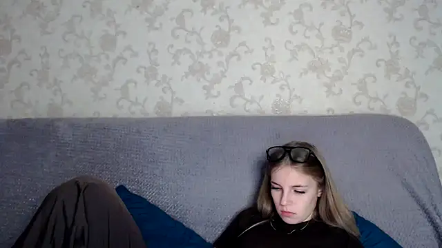 HitGyrl online show from 13, 11, 2025