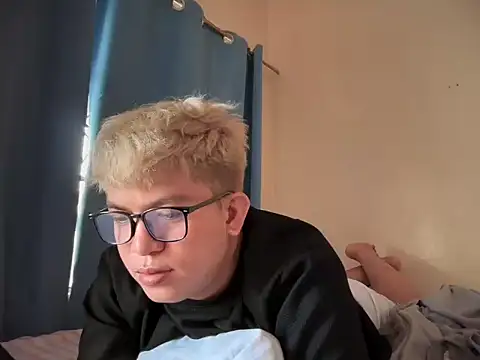 Snapshot of Fuckboii_intown chatting on 15, 4, 2026 Fuckboii intown online show from 15, 4, 2026