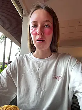 Snapshot of ElliRose chatting on 12, 10, 2025 ElliRose online show from 12, 10, 2025