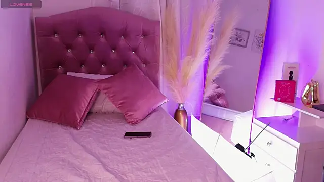 Snapshot of ZoeRuiiz chatting on 26, 10, 2025 ZoeRuiiz online show from 26, 10, 2025
