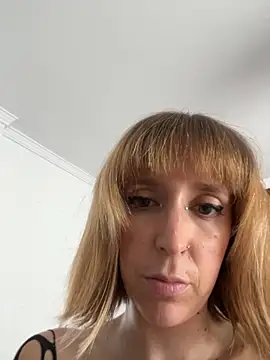 Snapshot of violetofsecret chatting on 18, 10, 2025 violetofsecret online show from 18, 10, 2025