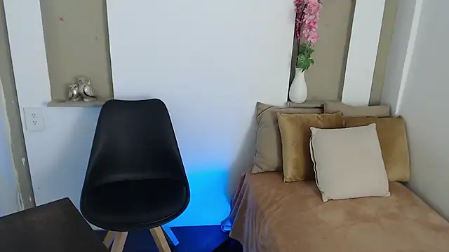 Michellee 20 online show from 18, 12, 2025