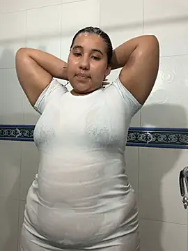 Snapshot of la_pequena_culona chatting on 15, 4, 2026 la pequena culona online show from 15, 4, 2026
