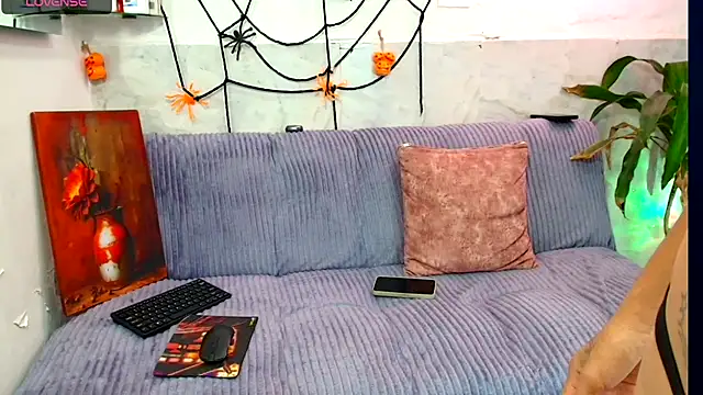 Luna logan online show from 30, 10, 2025