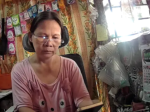 Snapshot of Hotzoey16 chatting on 22, 4, 2026 Hotzoey16 online show from 22, 4, 2026