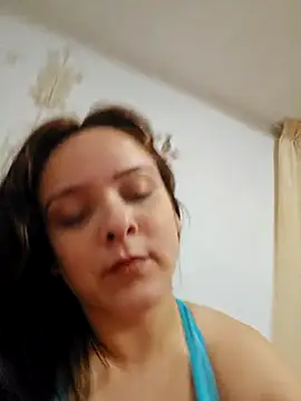 Snapshot of ARALUNAA chatting on 14, 12, 2025 ARALUNAA online show from 14, 12, 2025