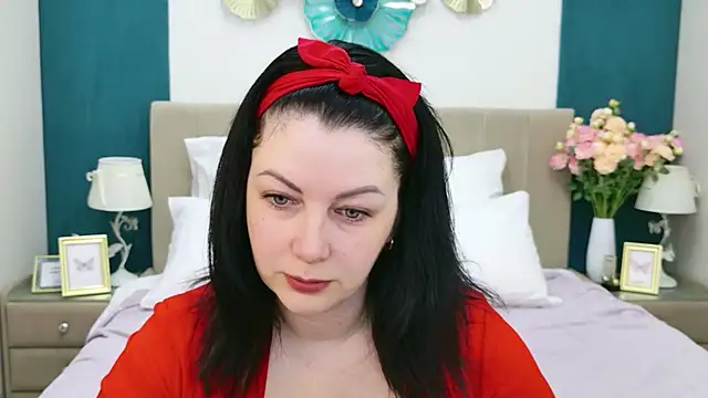 Snapshot of Nina_Stane chatting on 15, 12, 2025 Nina Stane online show from 15, 12, 2025