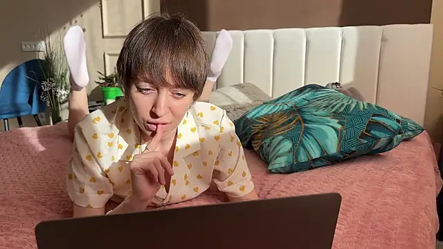 Snapshot of daniellia_ chatting on 20, 4, 2026 daniellia online show from 20, 4, 2026