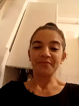 Snapshot of alinaalinutzq chatting on 23, 11, 2025 alinaalinutzq online show from 23, 11, 2025