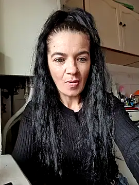 Snapshot of alinaalinutzq chatting on 17, 12, 2025 alinaalinutzq online show from 17, 12, 2025