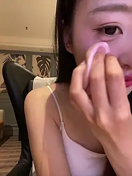 Snapshot of MengMeng0515 chatting on 2, 4, 2026 MengMeng0515 online show from 2, 4, 2026