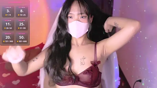 Snapshot of Phuong_Bee chatting on 18, 9, 2025 Phuong Bee online show from 18, 9, 2025