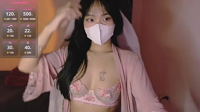 Snapshot of Phuong_Bee chatting on 11, 10, 2025 Phuong Bee online show from 11, 10, 2025