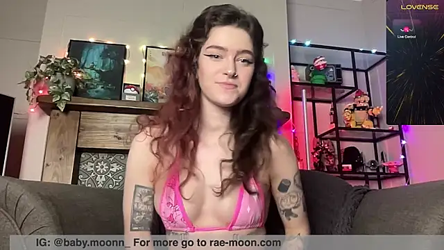 Snapshot of rae_moonn chatting on 8, 3, 2026 rae moonn online show from 8, 3, 2026