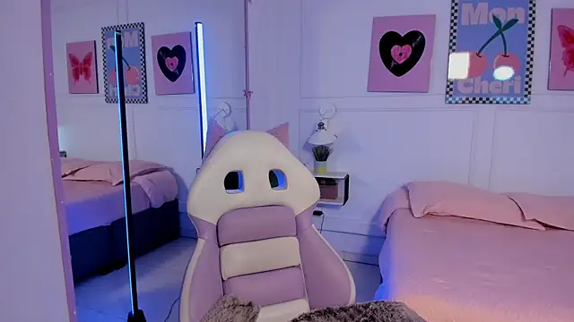 Snapshot of Zoe_Lynch_ chatting on 9, 4, 2026 Zoe Lynch online show from 9, 4, 2026