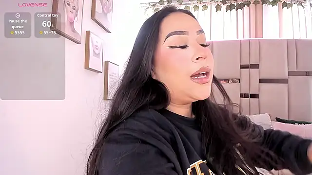 Snapshot of Zoey_thompson chatting on 6, 11, 2025 Zoey thompson online show from 6, 11, 2025