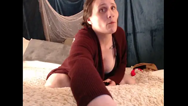 Snapshot of GabbyTate chatting on 4, 10, 2025 GabbyTate online show from 4, 10, 2025