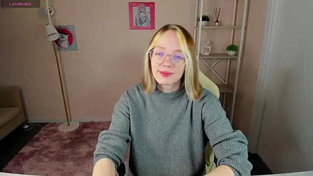 Snapshot of R0cket_bunny chatting on 4, 10, 2025 R0cket bunny online show from 4, 10, 2025