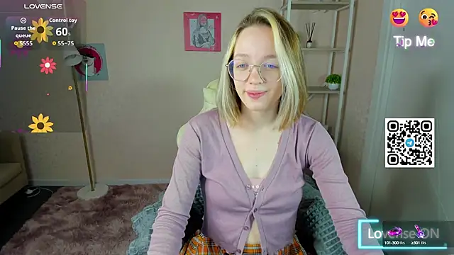 Snapshot of R0cket_bunny chatting on 5, 10, 2025 R0cket bunny online show from 5, 10, 2025