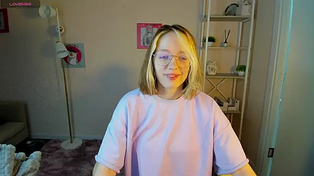 Snapshot of R0cket_bunny chatting on 6, 10, 2025 R0cket bunny online show from 6, 10, 2025