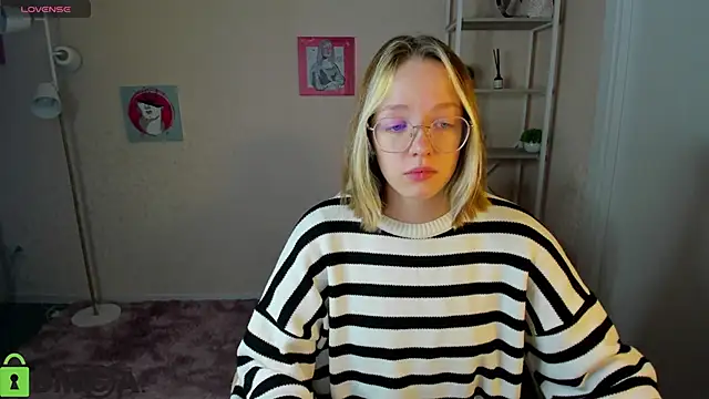 Snapshot of R0cket_bunny chatting on 9, 10, 2025 R0cket bunny online show from 9, 10, 2025