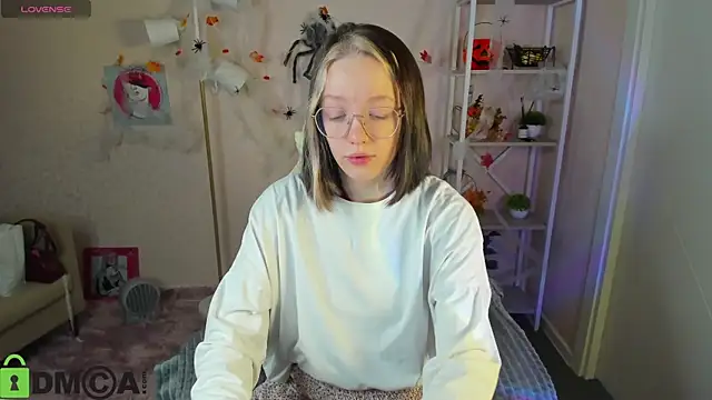 Snapshot of R0cket_bunny chatting on 28, 10, 2025 R0cket bunny online show from 28, 10, 2025