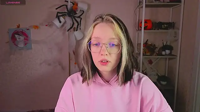 Snapshot of R0cket_bunny chatting on 11, 11, 2025 R0cket bunny online show from 11, 11, 2025